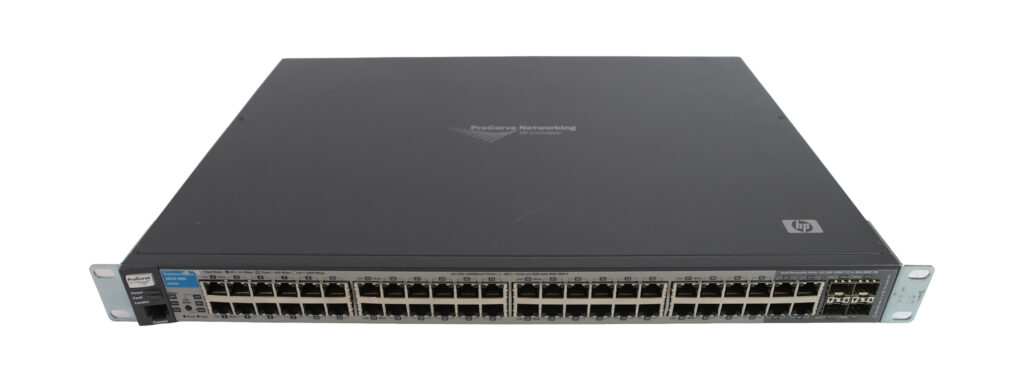 Przedni panel switcha HP ProCurve 2810-48G z rzędami portów RJ45 i uszami montażowymi po bokach.