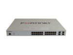 Przedni panel switcha Fortinet z 24 portami RJ45 i czterema slotami SFP po prawej stronie, obudowa w kolorze białym
