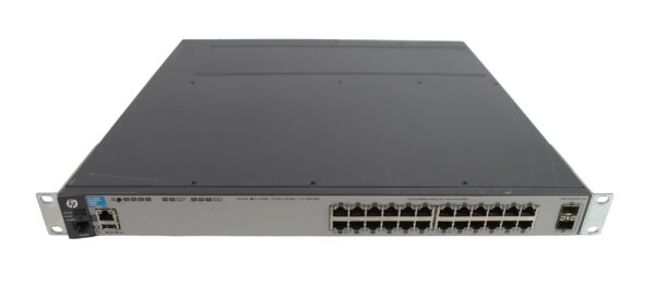 Przedni panel switcha HP z 24 portami RJ45 w dwóch rzędach oraz dwoma slotami SFP+ po prawej stronie.