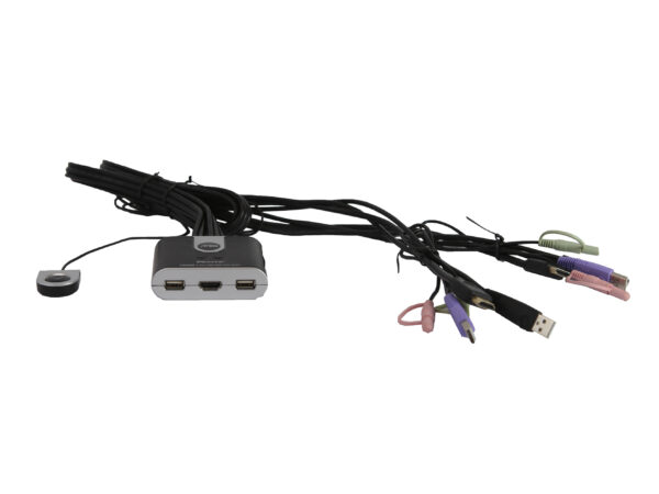 Przełącznik KVM Aten z dwoma portami HDMI i licznymi dołączonymi kablami: USB, audio i przyciskiem przełączania.