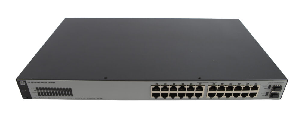 Przedni panel switcha HP 1820-24G z 24 portami RJ45 i dwoma slotami SFP po prawej stronie.