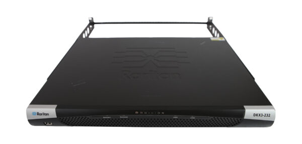 Switch KVM Raritan Dominion KX III z góry, widoczne uszy montażowe do szafy rack i panel przedni z przyciskami i diodami.