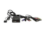 Przełącznik KVM Aten CS682 z dwoma kompletami kabli DVI-D, USB i audio oraz małym przyciskiem przełączającym.